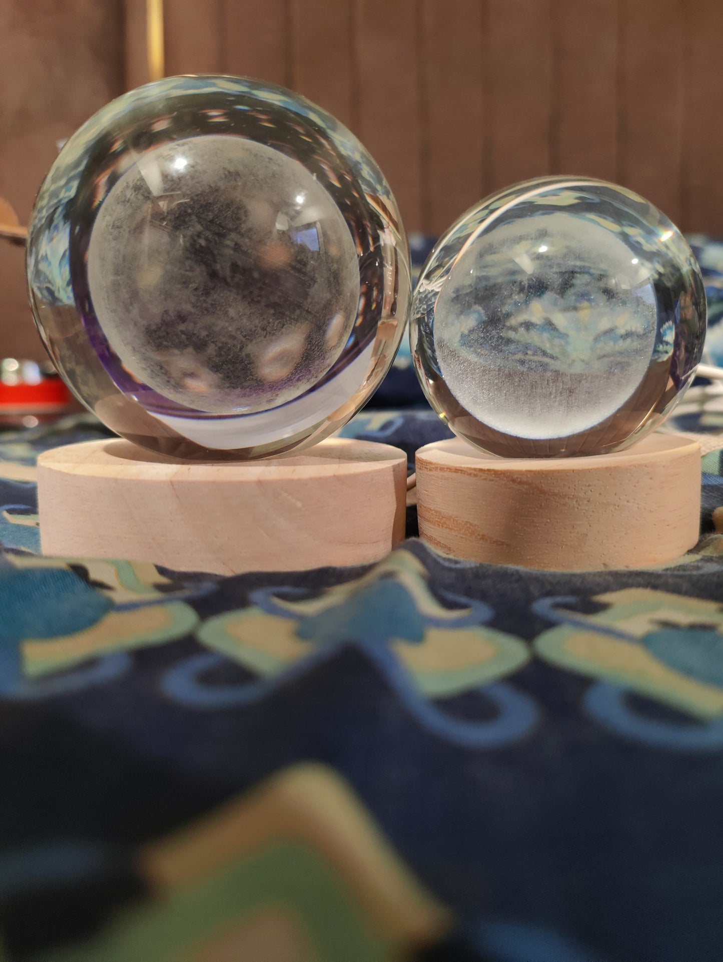 CRYSTAL BALL NIGHT LAMP