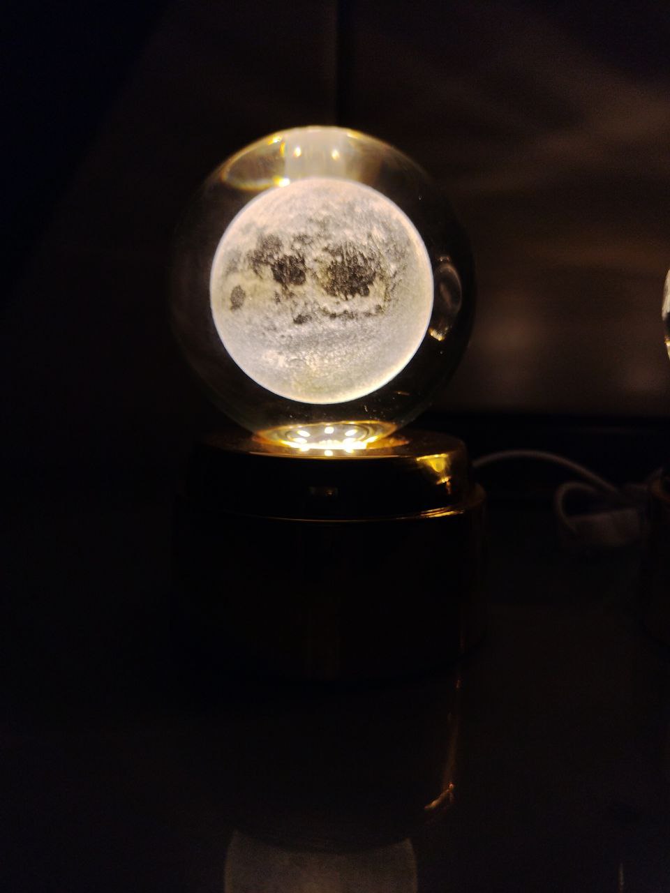 ROTATING CRYSTAL BALL LAMP