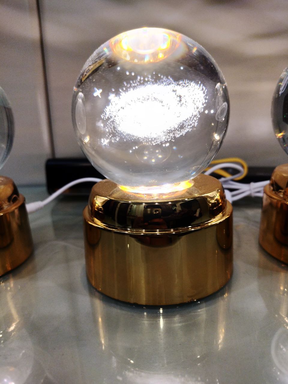ROTATING CRYSTAL BALL LAMP