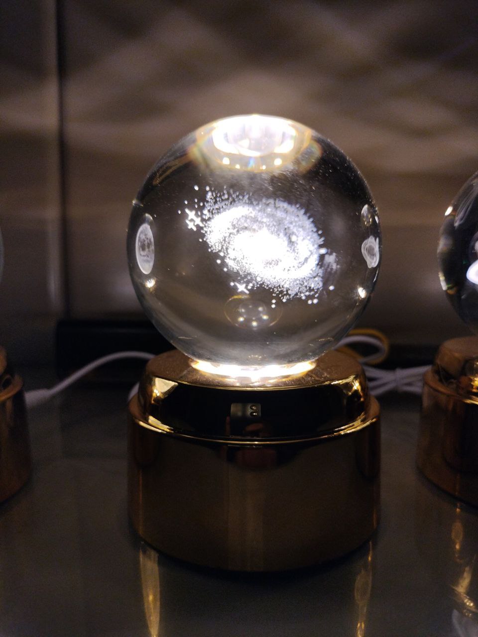 ROTATING CRYSTAL BALL LAMP