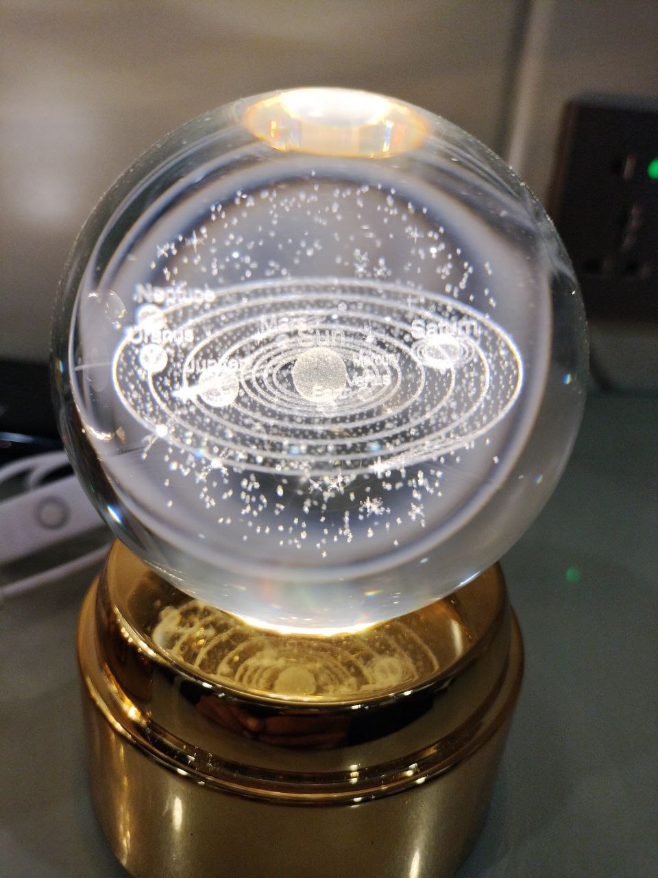 ROTATING CRYSTAL BALL LAMP
