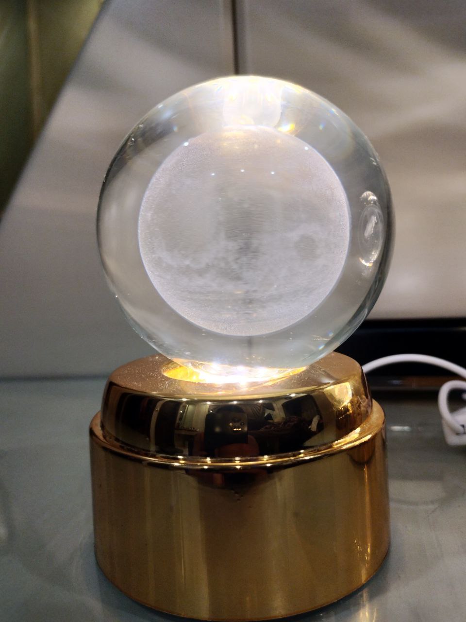 ROTATING CRYSTAL BALL LAMP
